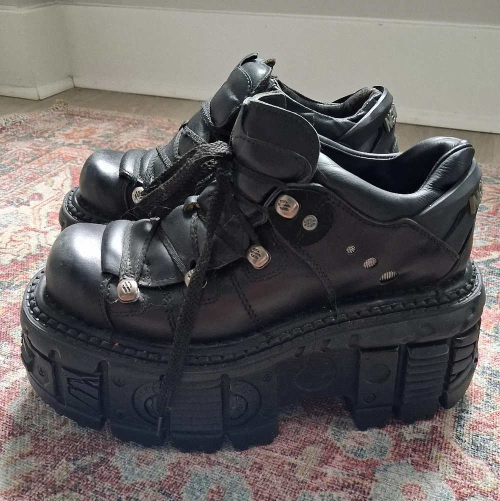 [SOLD] Black New Rock - Chunky Gothic Style - Picture 8 of 8